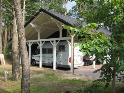 Carports und Garagen